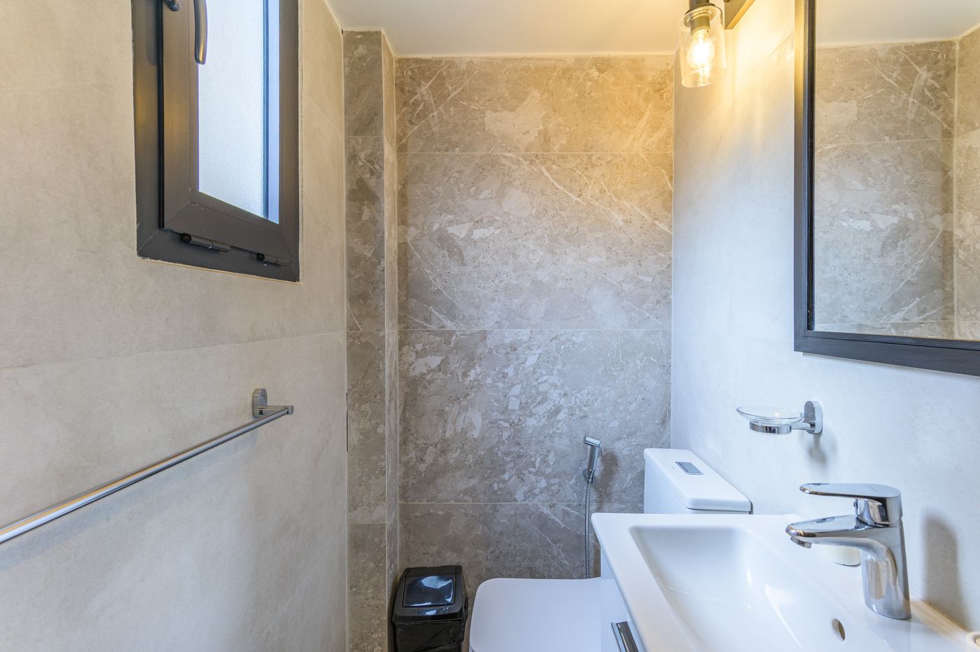 Apartment B large bathroom